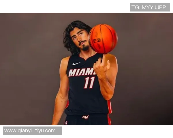 哈克斯开季表现出色场均157分7篮板期待保持健康状态 哈克斯开季表现出色场均157分7篮板期待保持健康状态