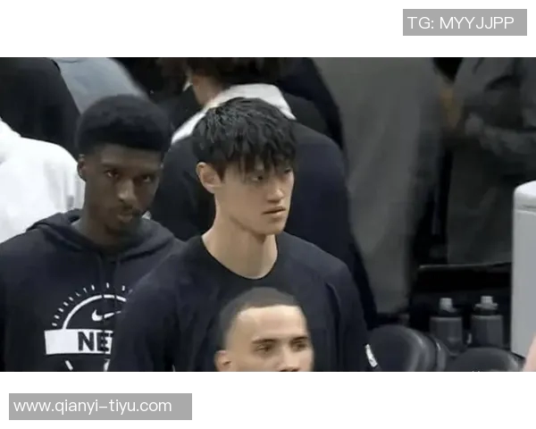 曾凡博突破遭遇压力险些失误及时回传队友化解危机